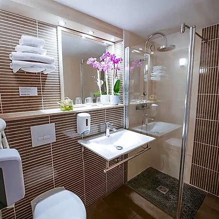 Hotel Design & Restaurant 3*